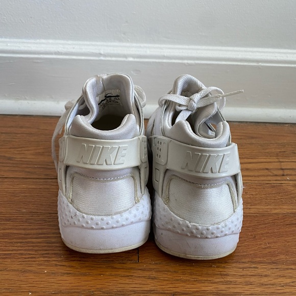 Nike Air Huarache in triple white - Picture 5 of 7